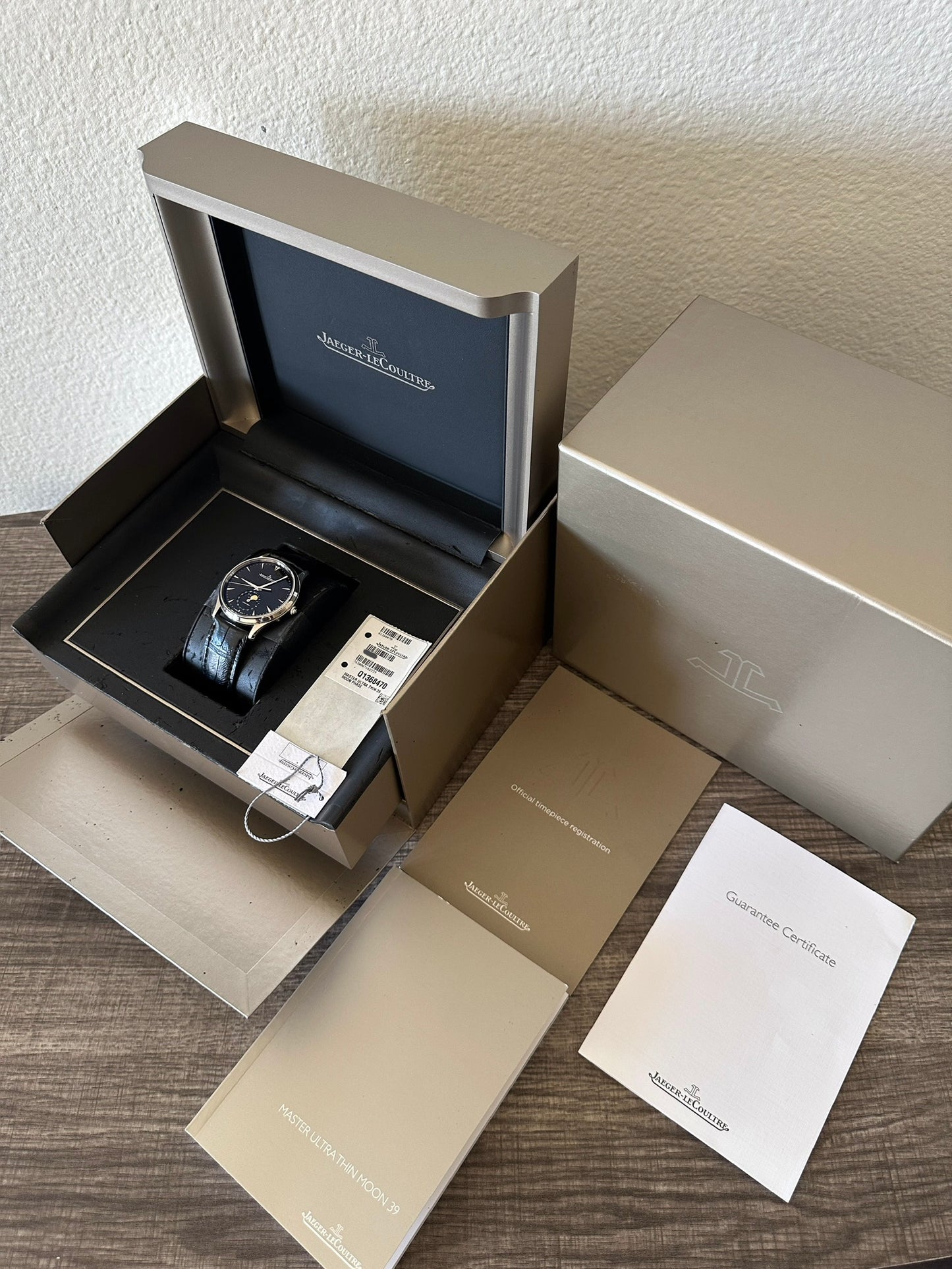 Jaeger-LeCoultre Master Ultra Thin Moon 39mm Black Q1368470