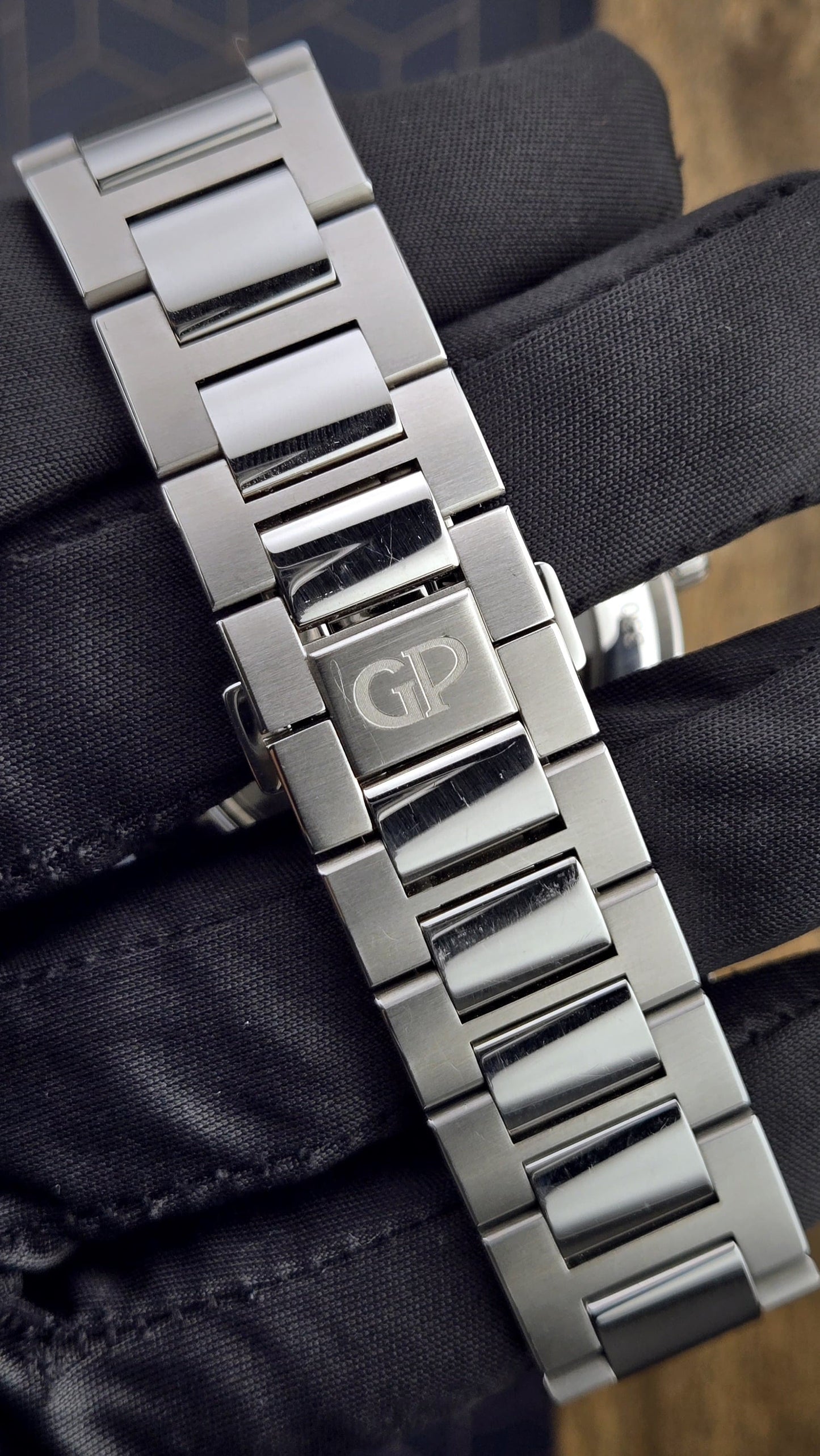 Girard Perregaux Laureato 42