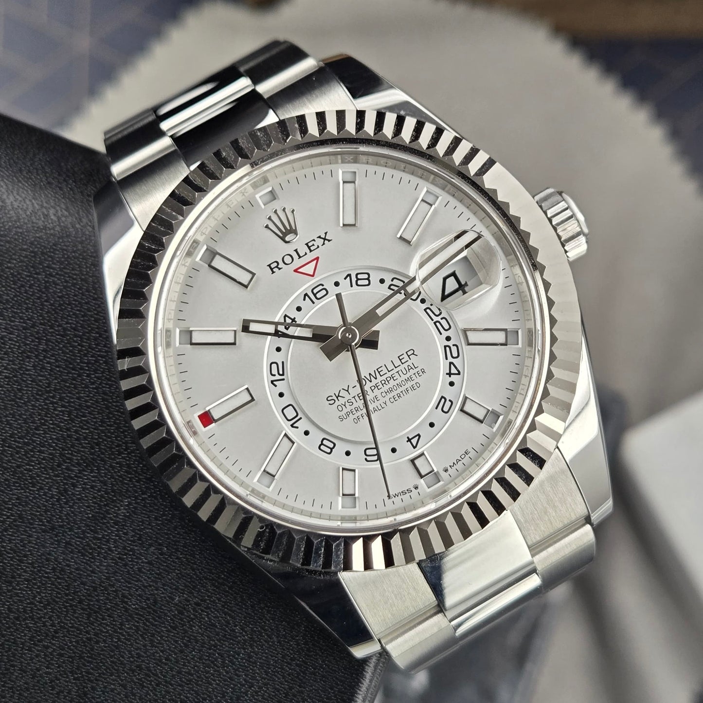 Rolex Sky-Dweller White Dial Oyster Bracelet 42mm 336934