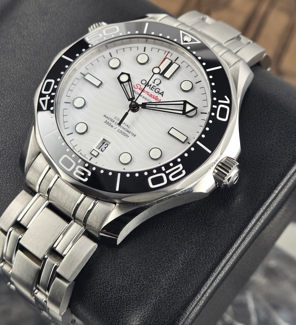 Omega Seamaster 300m Diver 42mm White Dial + Rubber Strap Full Set