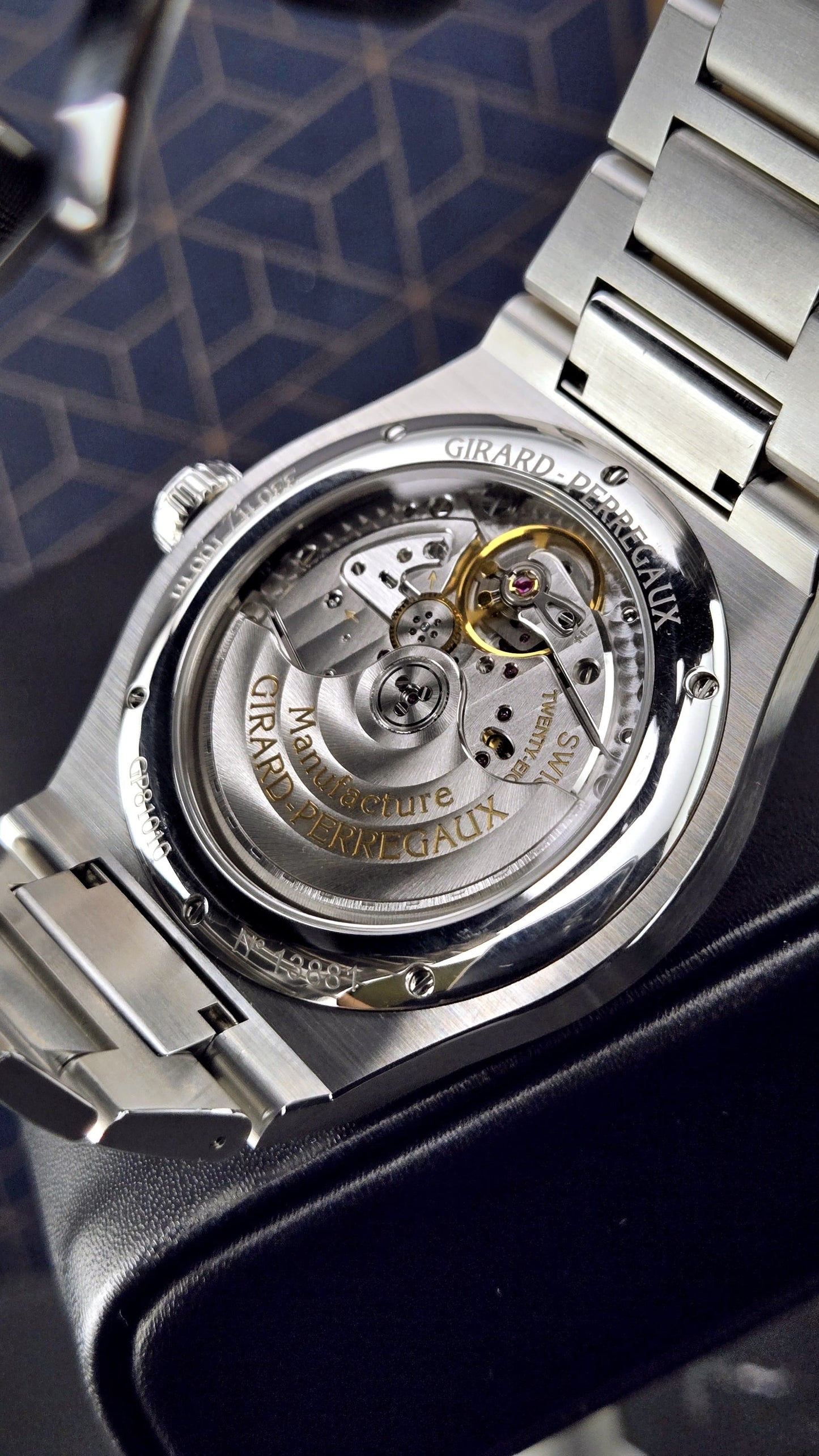 Girard Perregaux Laureato 42