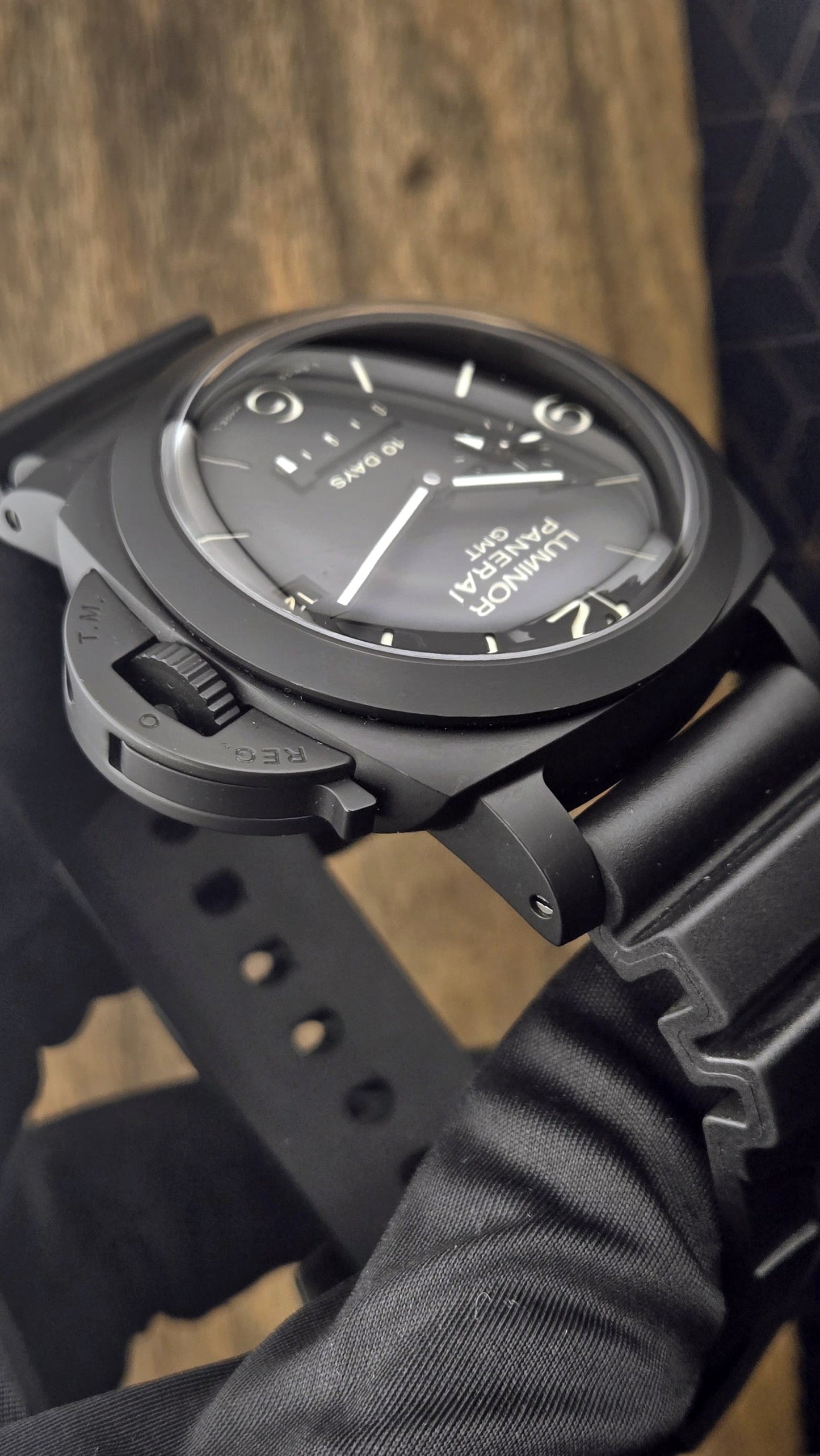 Panerai Luminor 1950 GMT Ceramica